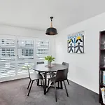 Qv Elegance Over The Park