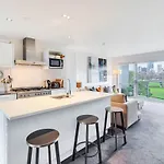 Qv Elegance Over The Park